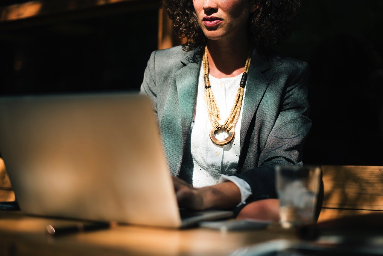 Quel look choisir sur sa photo de CV ?