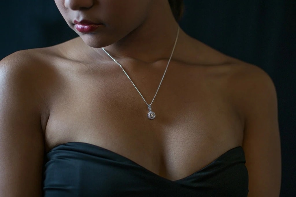 Découvrez les pendentifs femme originaux&nbsp;: élégance et singularité assurées
